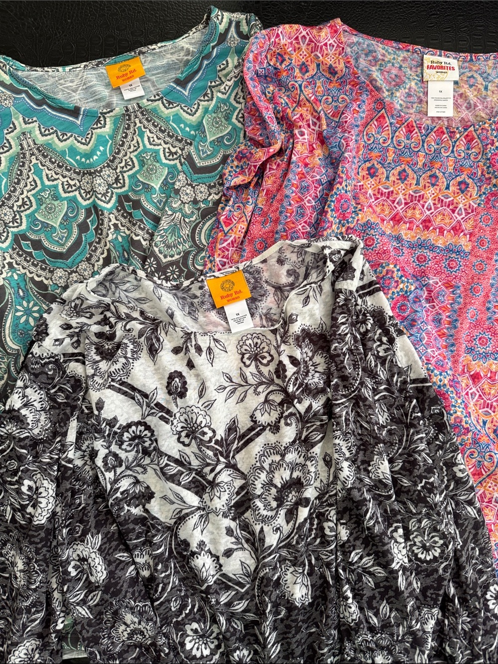 Ruby Rd. Black & White Floral V-Neck Tunic lot 21